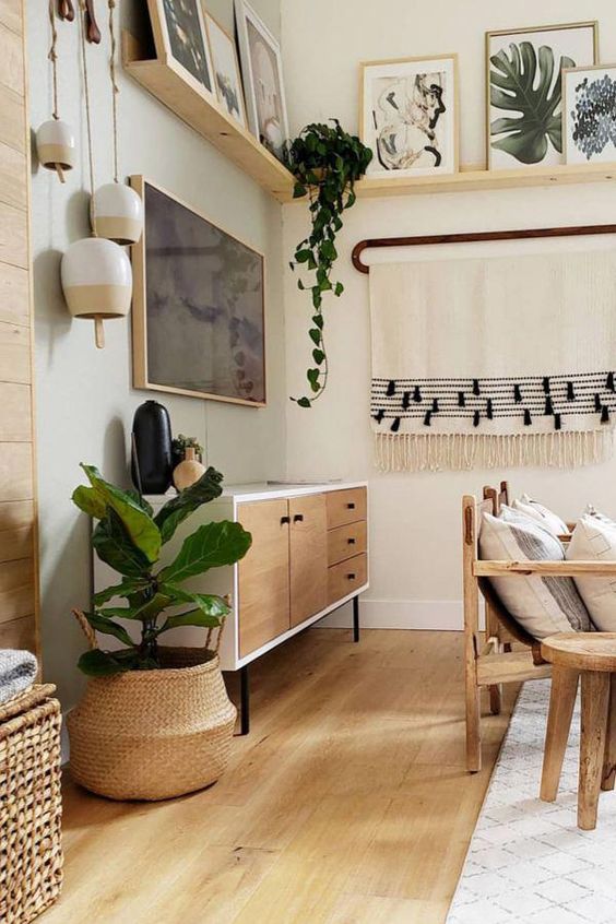 Treo tivi l&ecirc;n tường để tiết kiệm diện t&iacute;ch ph&ograve;ng kh&aacute;ch nhỏ.