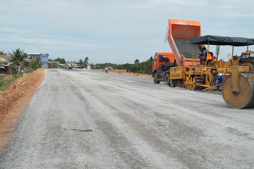 đường cao tốc đang thi c&ocirc;ng x&acirc;y dựng