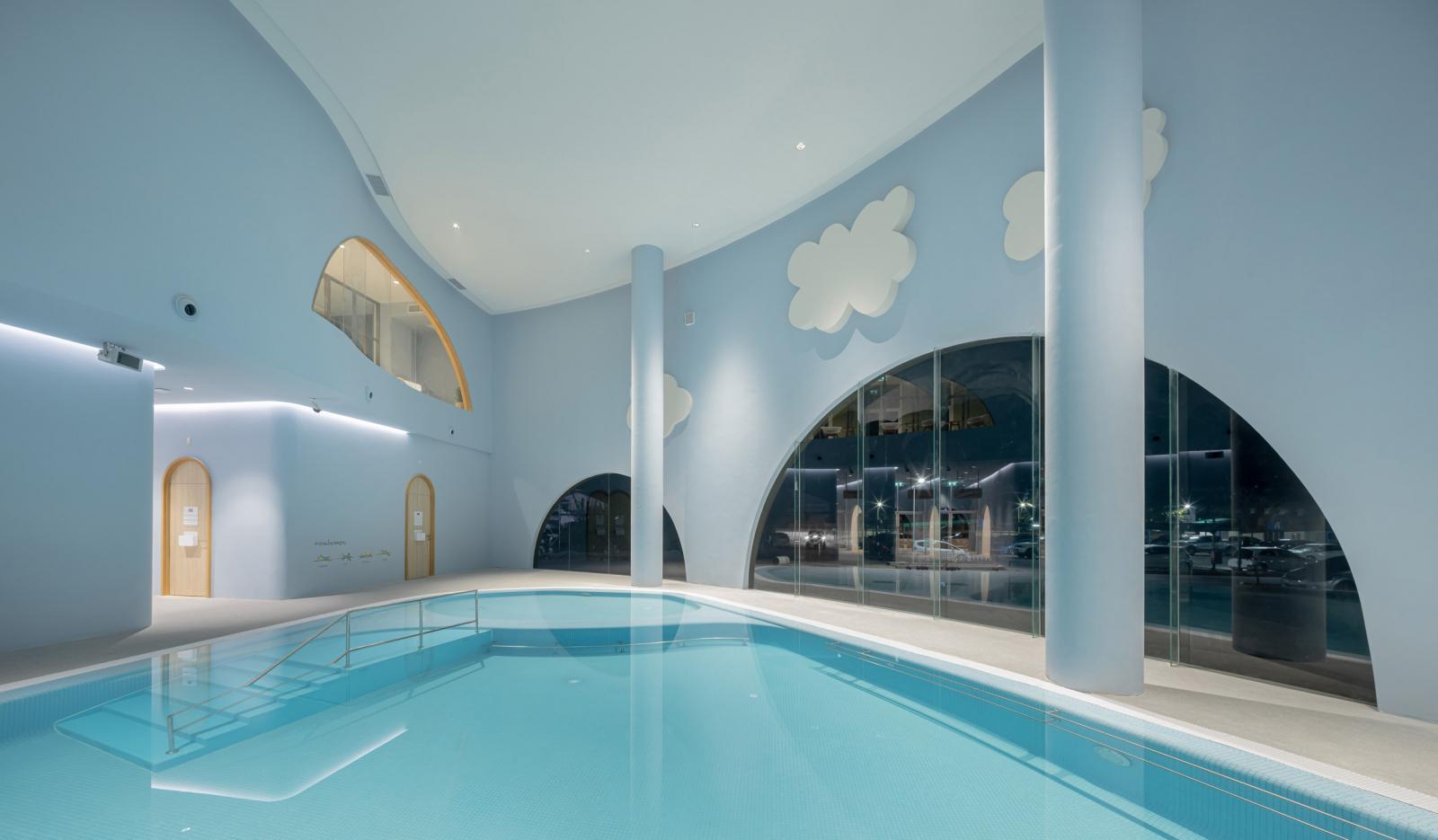 bể bơi trong nh&agrave; d&agrave;nh cho trẻ