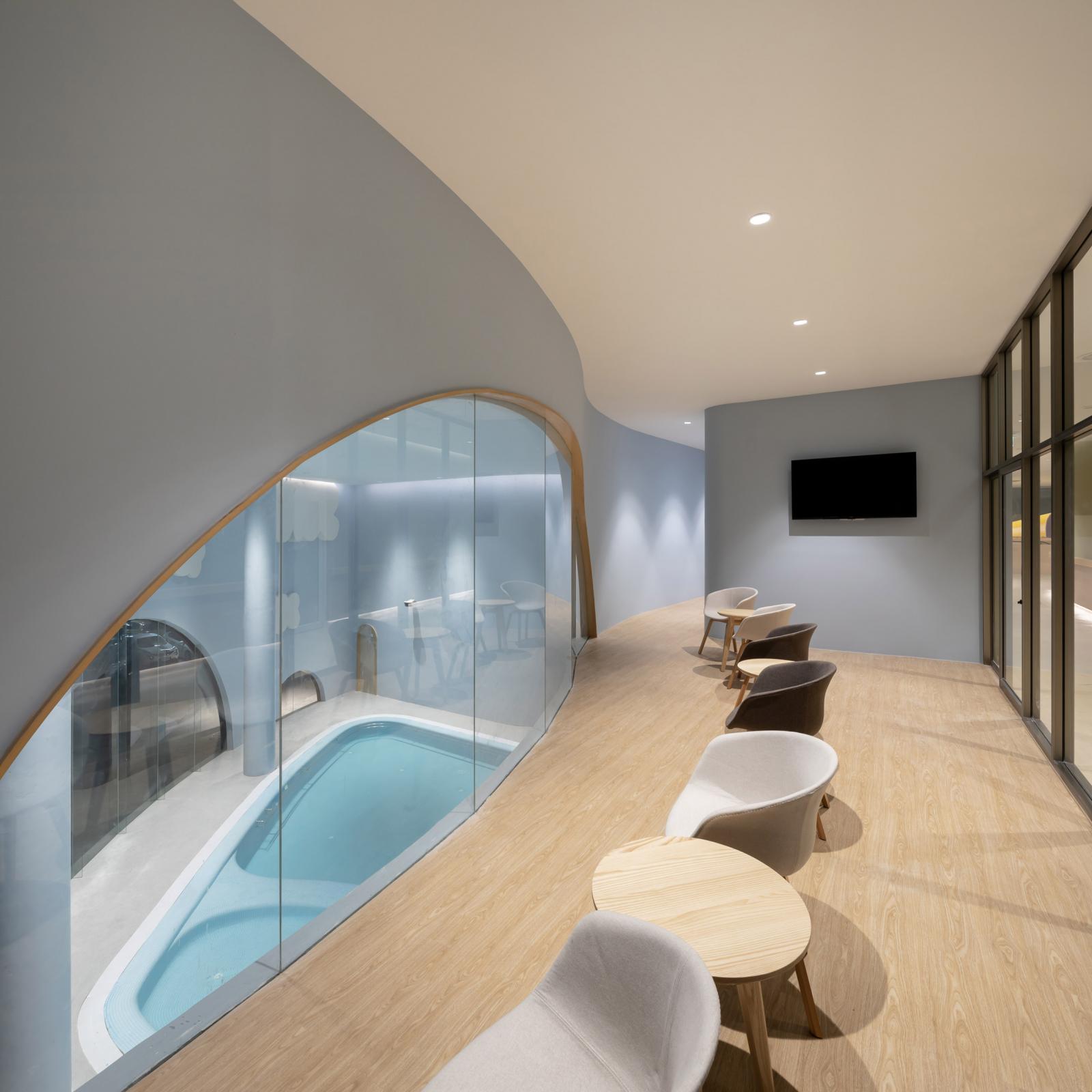 sảnh ngồi chờ trong bệnh viện nhi đồng