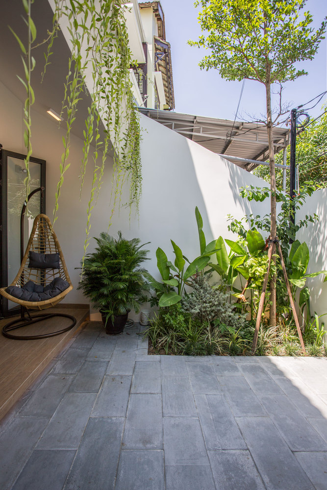  Bạn b&egrave; hoặc người th&acirc;n của chủ nh&agrave; c&oacute; thể sử dụng ph&ograve;ng ngủ của kh&aacute;ch ở ph&iacute;a sau tầng &aacute;p m&aacute;i mỗi khi họ đến thăm gia đ&igrave;nh. 