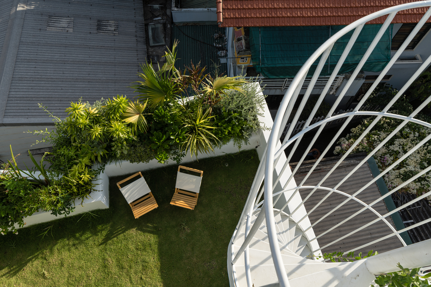 Không gian thư giãn lý tưởng trên sân thượng nhà ống.