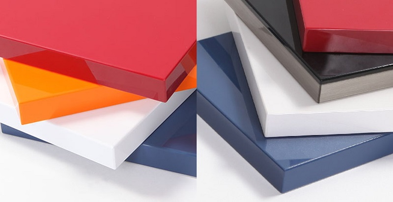 cận cảnh c&aacute;c tấm Acrylic m&agrave;u đỏ, v&agrave;ng, trắng, xanh thẫm