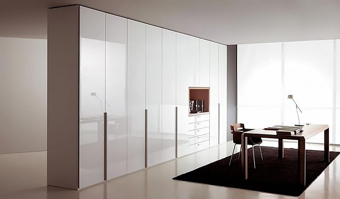 C&aacute;c tấm Acrylic được sử dụng phổ biến trong thiết kế nội thất văn ph&ograve;ng l&agrave;m việc. Vật liệu n&agrave;y vừa kiến tạo vẻ đẹp hiện đại, sang trọng vừa dễ d&agrave;ng l&agrave;m sạch khi bị b&aacute;m bẩn.