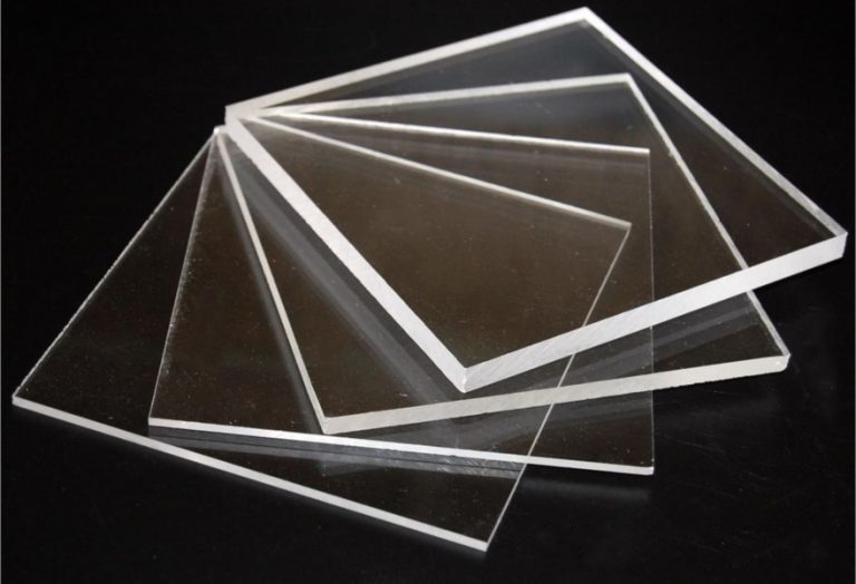 cận cảnh c&aacute;c tấm Acrylic trong suốt