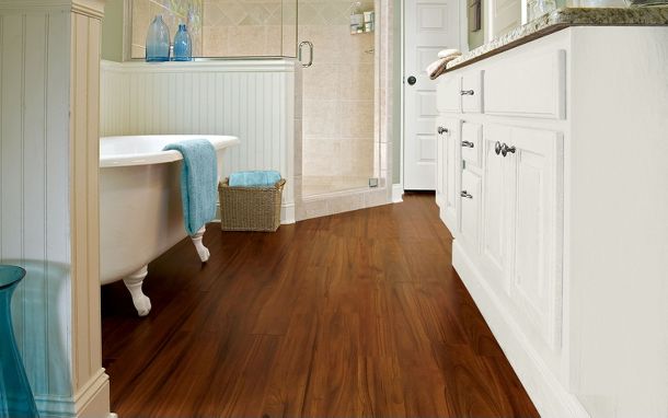 S&agrave;n gỗ laminate l&aacute;t ph&ograve;ng tắm