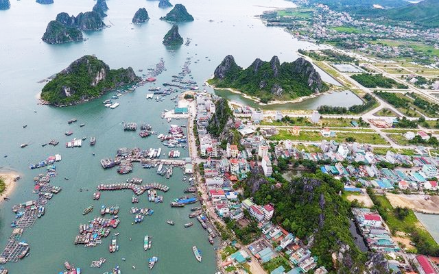 h&igrave;nh ảnh một g&oacute;c khu kinh tế ven biển Quảng Y&ecirc;n, Quảng Ninh nh&igrave;n từ tr&ecirc;n cao