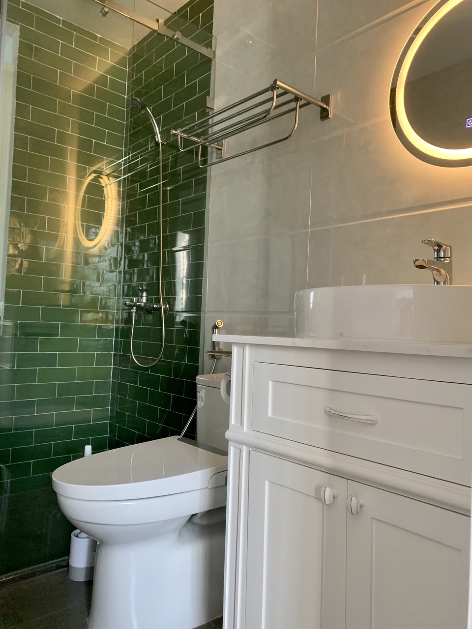 Thiết kế WC kh&eacute;p k&iacute;n