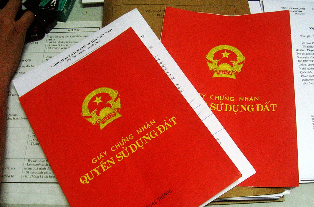 hình ảnh cận cảnh hai sổ đỏ