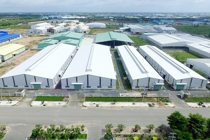 hình ảnh một góc khu công nghiệp nhìn từ trên cao với nhiều nhà xưởng san sát nhau