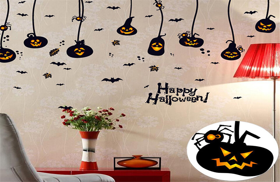 Decal dán tường họa tiết bí ngô, dơi, nhện và lá phong tông màu đen - vàng cực hút mắt.