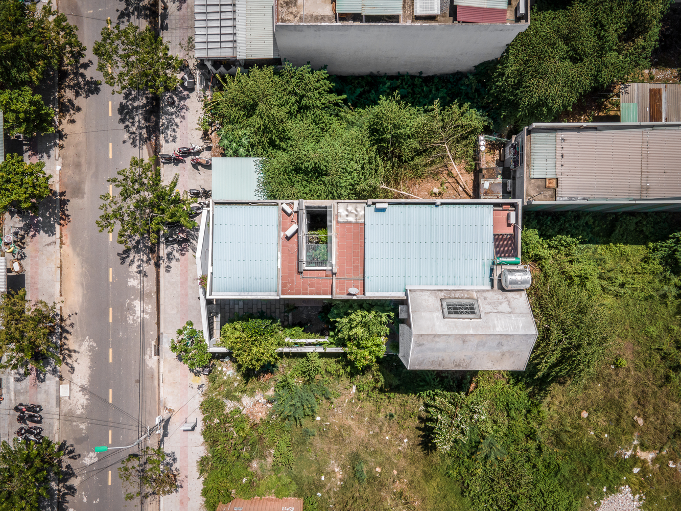 Nhà của gió nhìn từ trên cao Nhà của gió nhìn từ trên cao với phần mái màu xanh da trời nổi bật.