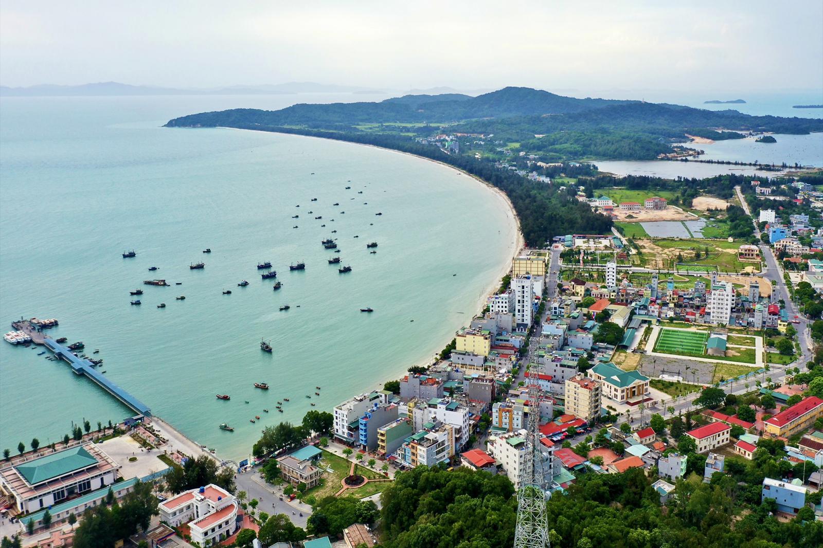 h&igrave;nh ảnh một g&oacute;c huyện đảo C&ocirc; T&ocirc; nh&igrave;n từ tr&ecirc;n cao