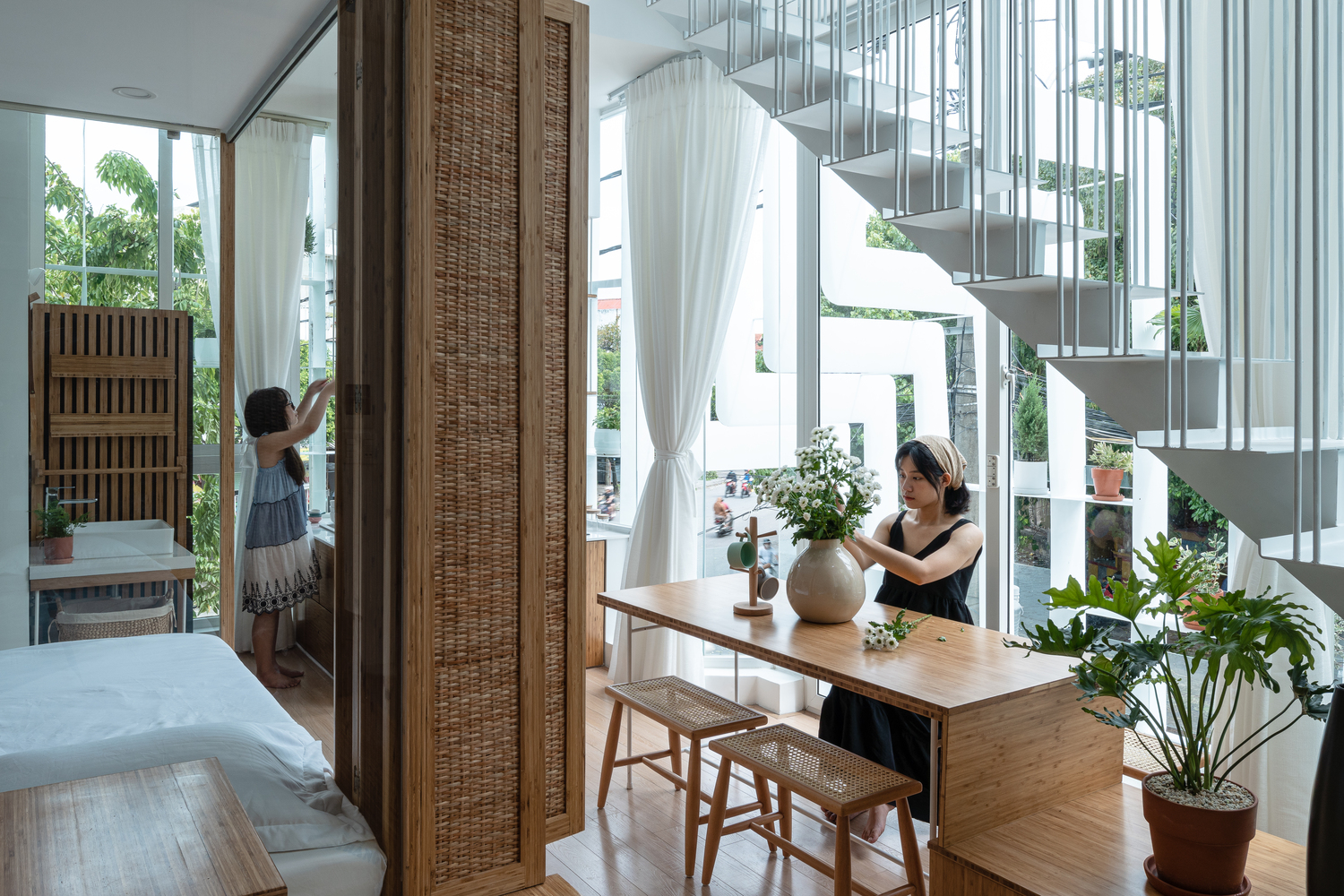 khu vực cầu thang qu&aacute;n c&agrave; ph&ecirc; đẹp