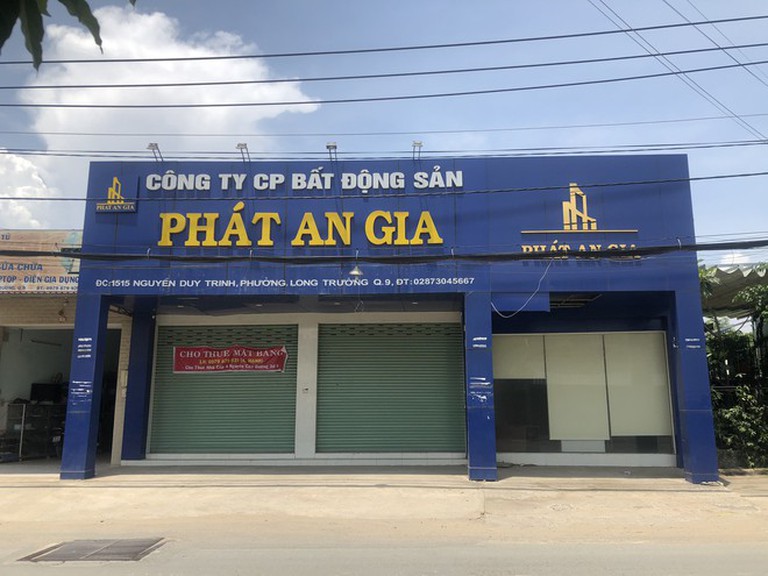 c&ocirc;ng ty bất động sản đ&oacute;ng cửa