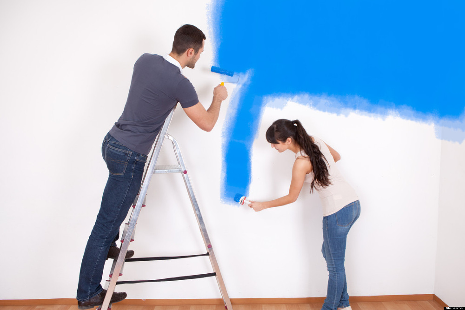 Sử dụng cọ v&agrave; cọ lăn sơn tường