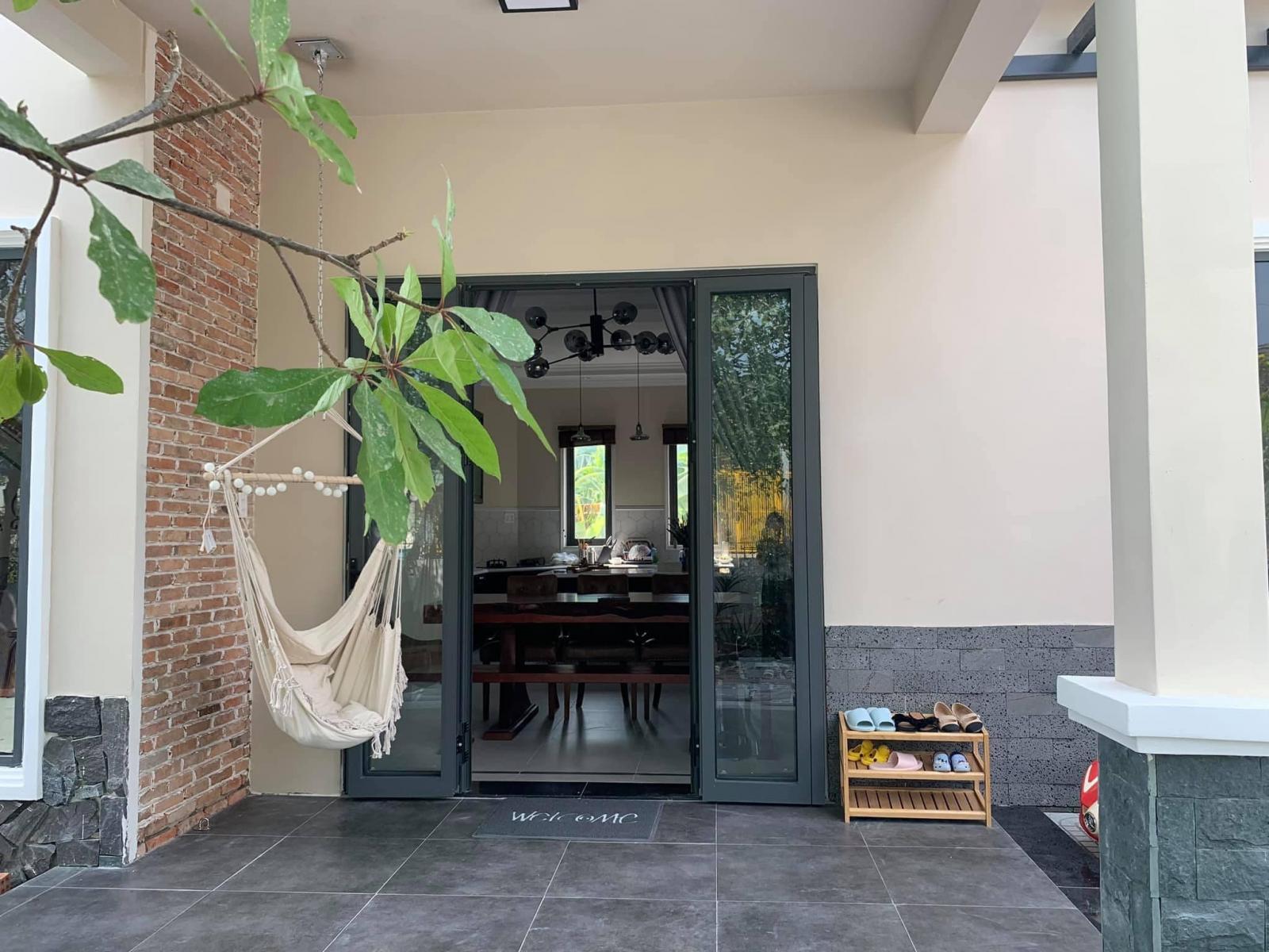 G&oacute;c thư gi&atilde;n với chiếc x&iacute;ch đu xinh xắn 