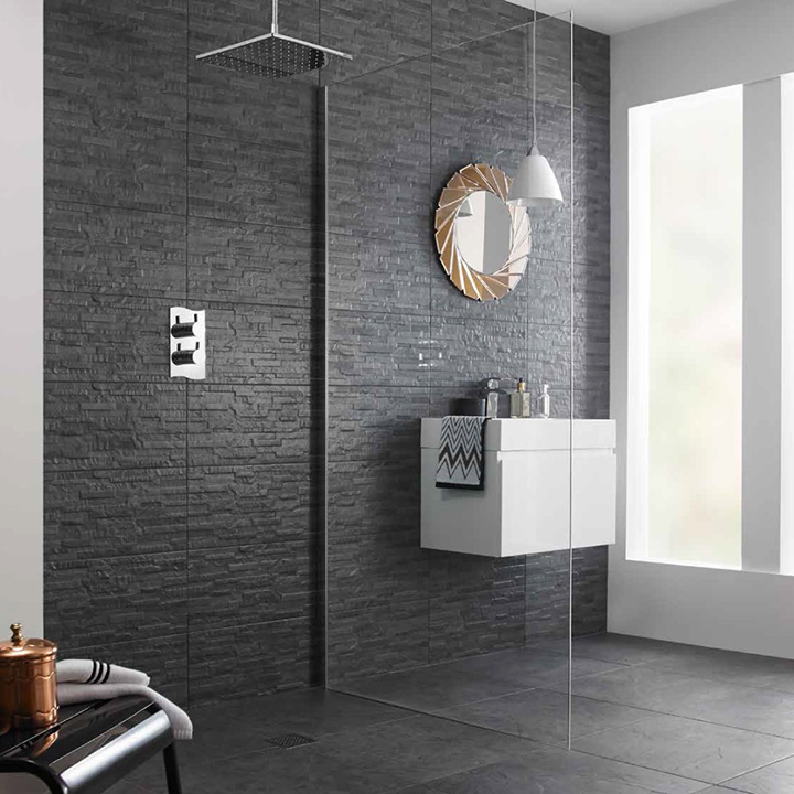 chọn gạch l&aacute;t nền cho ph&ograve;ng tắm nhiều s&aacute;ng