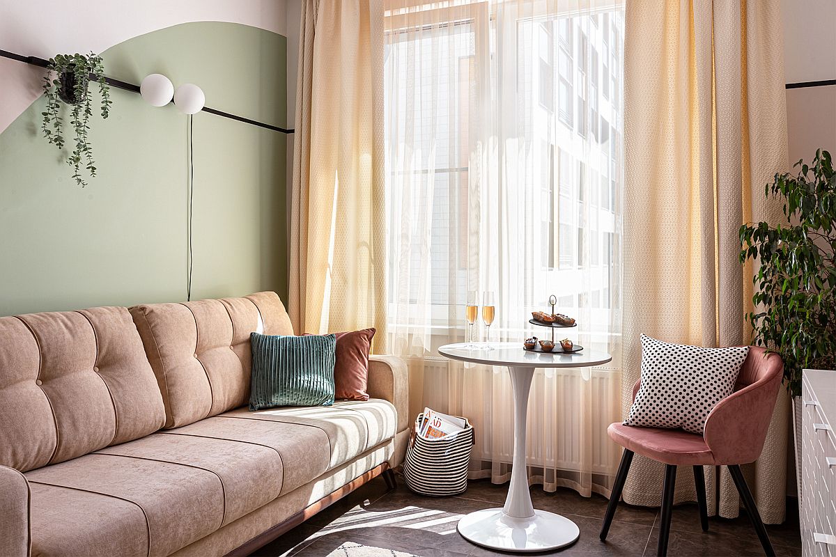 Sự pha trộn tinh tế của c&aacute;c gam m&agrave;u pastel b&ecirc;n trong ph&ograve;ng kh&aacute;ch nhỏ  ​phong c&aacute;ch Scandinavian hiện đại.