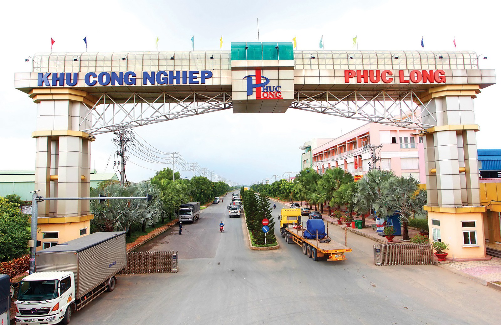 cổng v&agrave;o khu c&ocirc;ng nghiệp