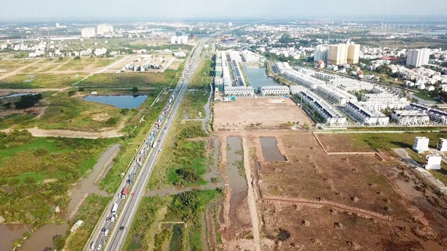 h&igrave;nh ảnh một khu đất l&agrave;m dự &aacute;n đ&atilde; giải ph&oacute;ng mặt bằng nh&igrave;n từ tr&ecirc;n cao