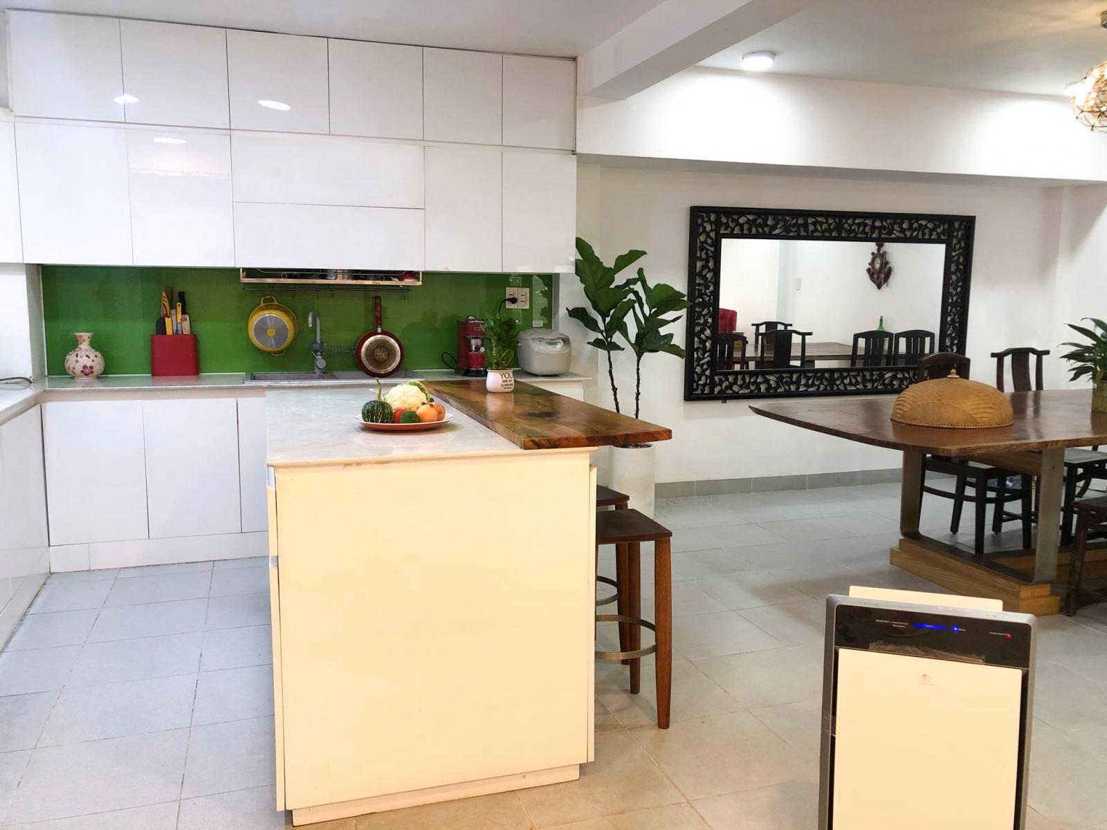 Kh&ocirc;ng gian sinh hoạt rộng r&atilde;i, th&ocirc;ng tho&aacute;ng, tốt cho người c&oacute; bệnh l&yacute; h&ocirc; hấp