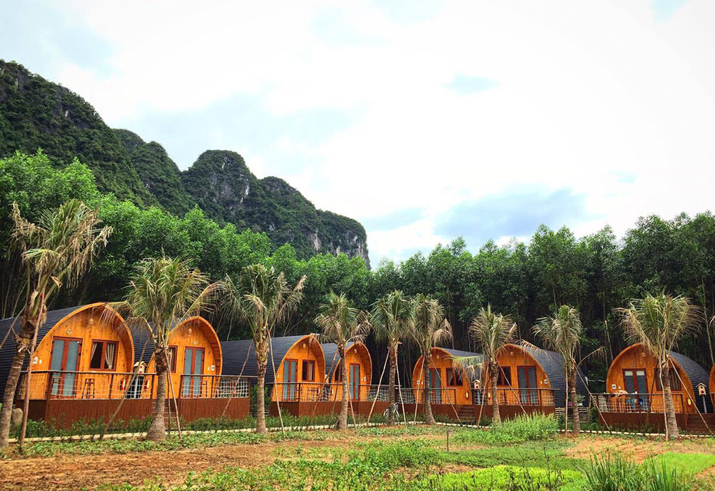 hình ảnh các farmstay cho thuê, xung quanh là đồi núi xanh ngát