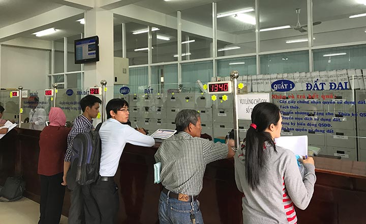 người dân thực hiện thủ tục đất đai người dân thực hiện thủ tục đất đai tại văn phòng đăng ký đất đai