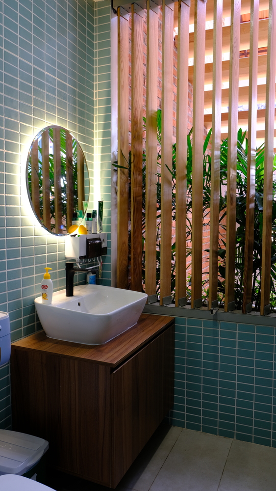 G&oacute;c vệ sinh phong c&aacute;ch mở, tận dụng được tối đa &aacute;nh s&aacute;ng tự nhi&ecirc;n.