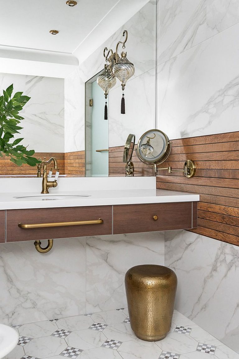 g&oacute;c ph&ograve;ng tắm với lavabo, tay nắm, v&ograve;i nước bằng kim loại mạ v&agrave;ng 