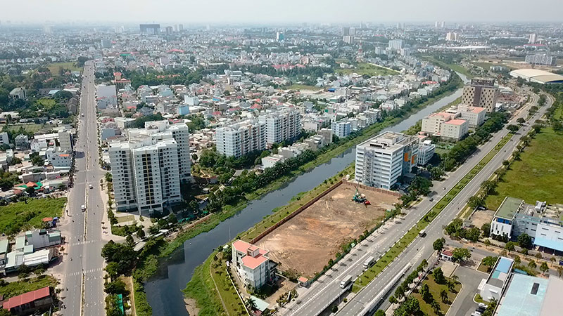 th&agrave;nh phố c&oacute; nhiều t&ograve;a cao tầng nh&igrave;n từ tr&ecirc;n cao