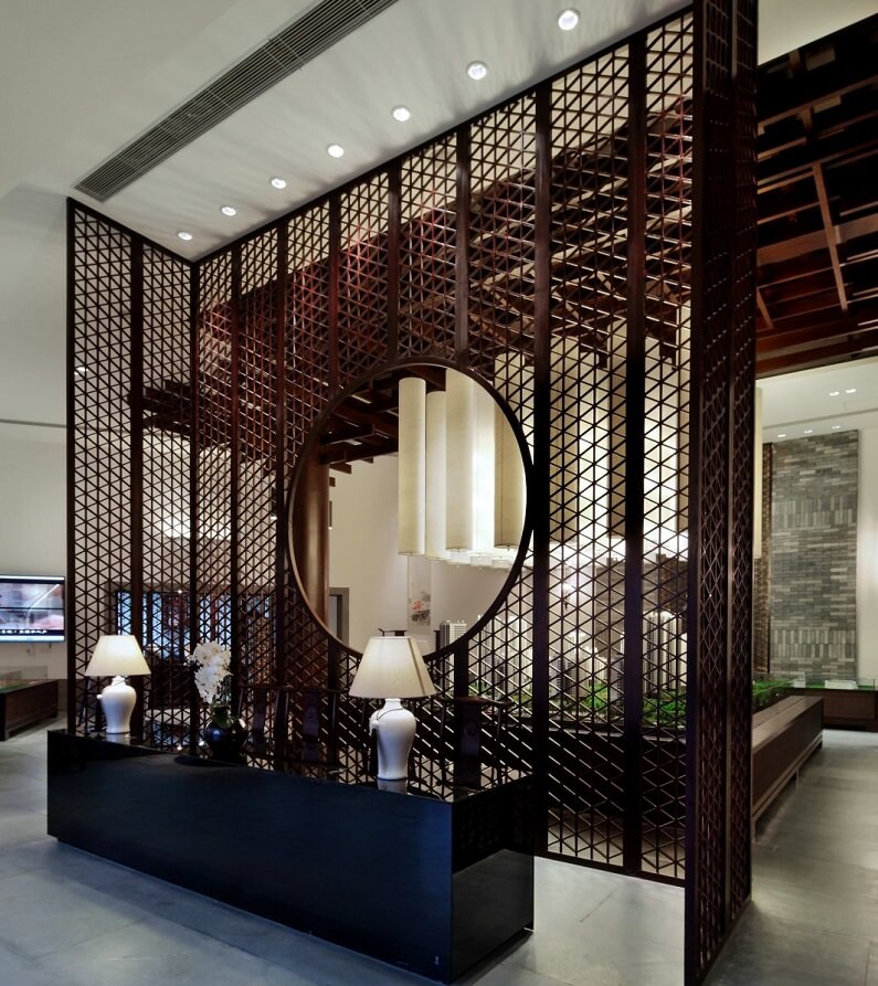 Sắc trầm gợi n&eacute;t ho&agrave;i cổ của phong c&aacute;ch Indochine