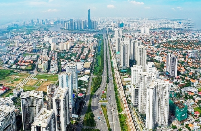 Cấp sổ hồng căn hộ chung cư tại TP.HCM hình ảnh một góc TP.HCM nhìn từ trên cao với nhiều tòa nhà chung cư cao tầng xen kẽ khu dân cư thấp tầng, cây xanh