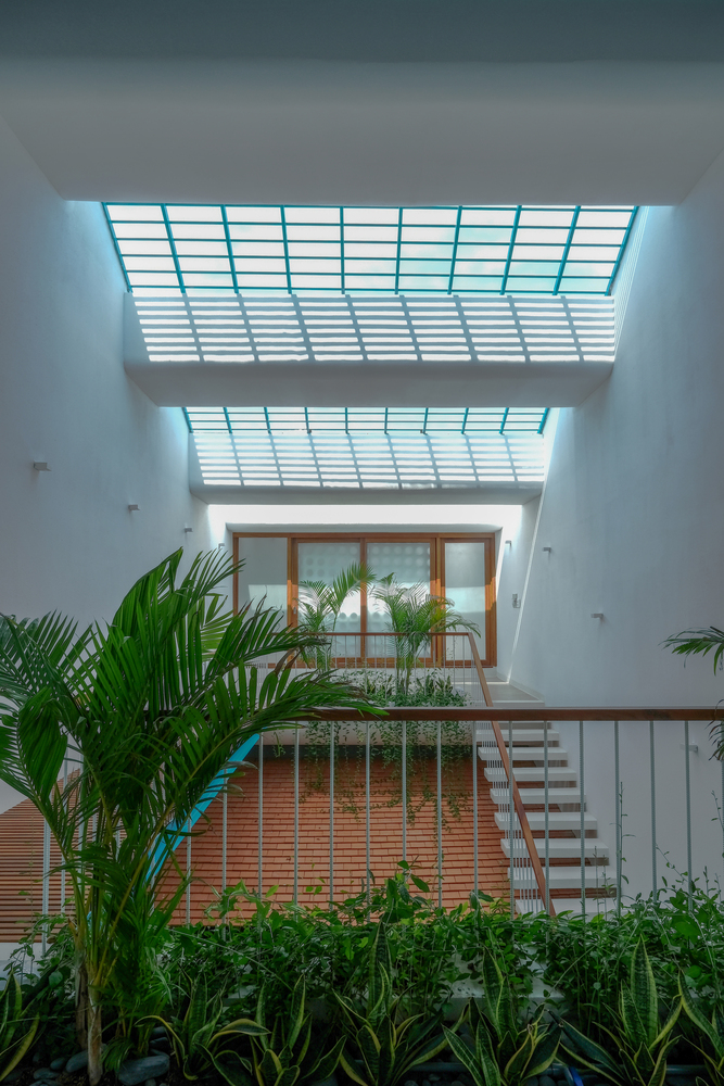 h&igrave;nh ảnh h&agrave;nh lang ban c&ocirc;ng ngập tr&agrave;n c&acirc;y xanh