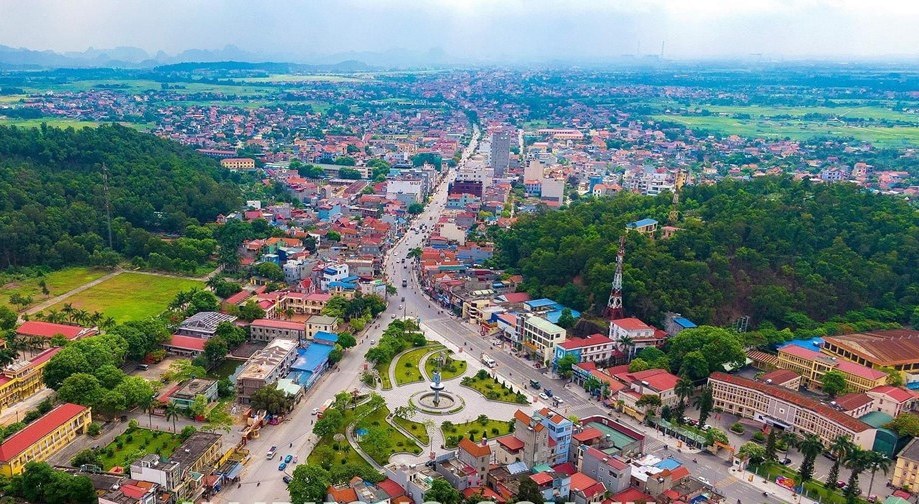 huyện Thủy Nguy&ecirc;n của Hải Ph&ograve;ng nh&igrave;n từ tr&ecirc;n cao c&oacute; đường, c&acirc;y cối v&agrave; nhiều c&ocirc;ng tr&igrave;nh x&acirc;y dựng