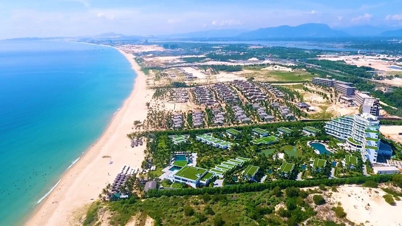 hình ảnh phối cảnh một khu đô thị ven biển, ven vịnh nhìn từ trên cao