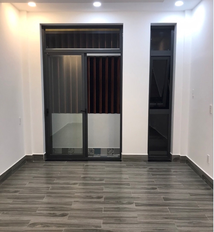 Gạch giả gỗ l&aacute;t ph&ograve;ng ngủ