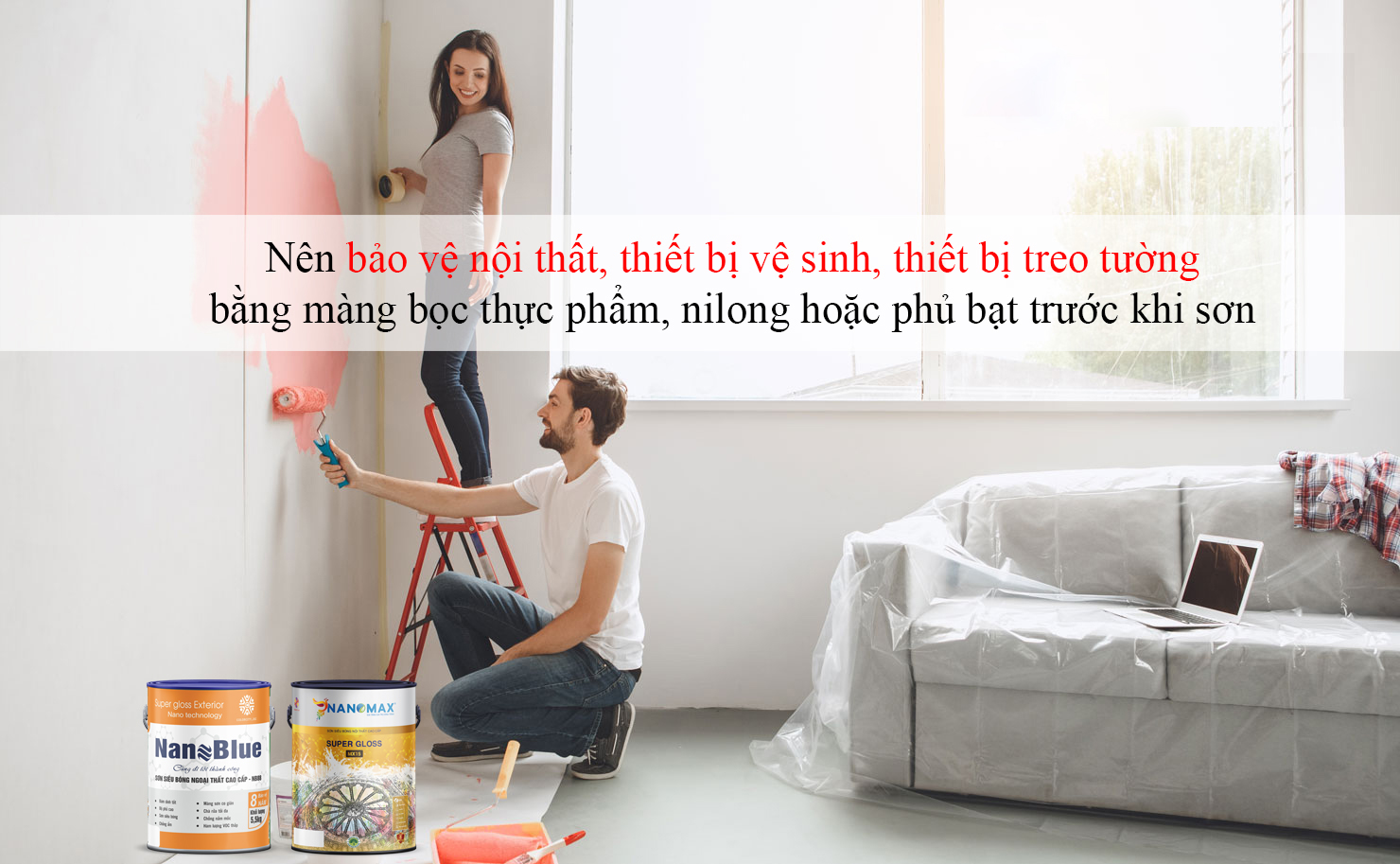 hình ảnh hai vợ chồng đang sơn lại nhà