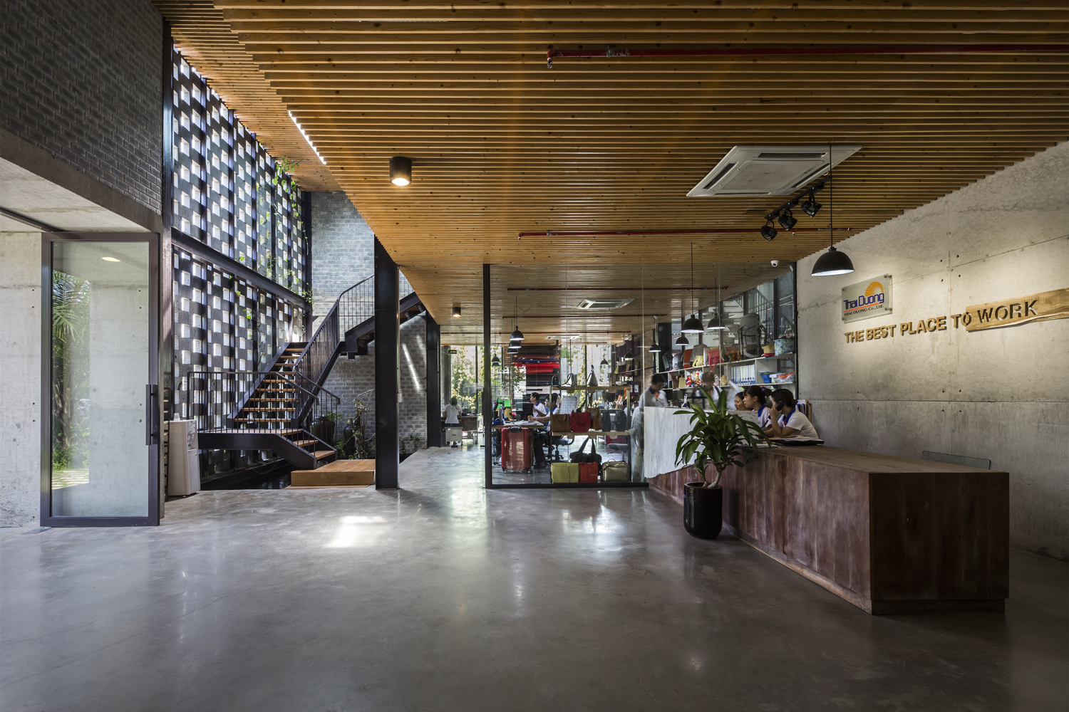 h&igrave;nh ảnh sảnh, lễ t&acirc;n trong xưởng may