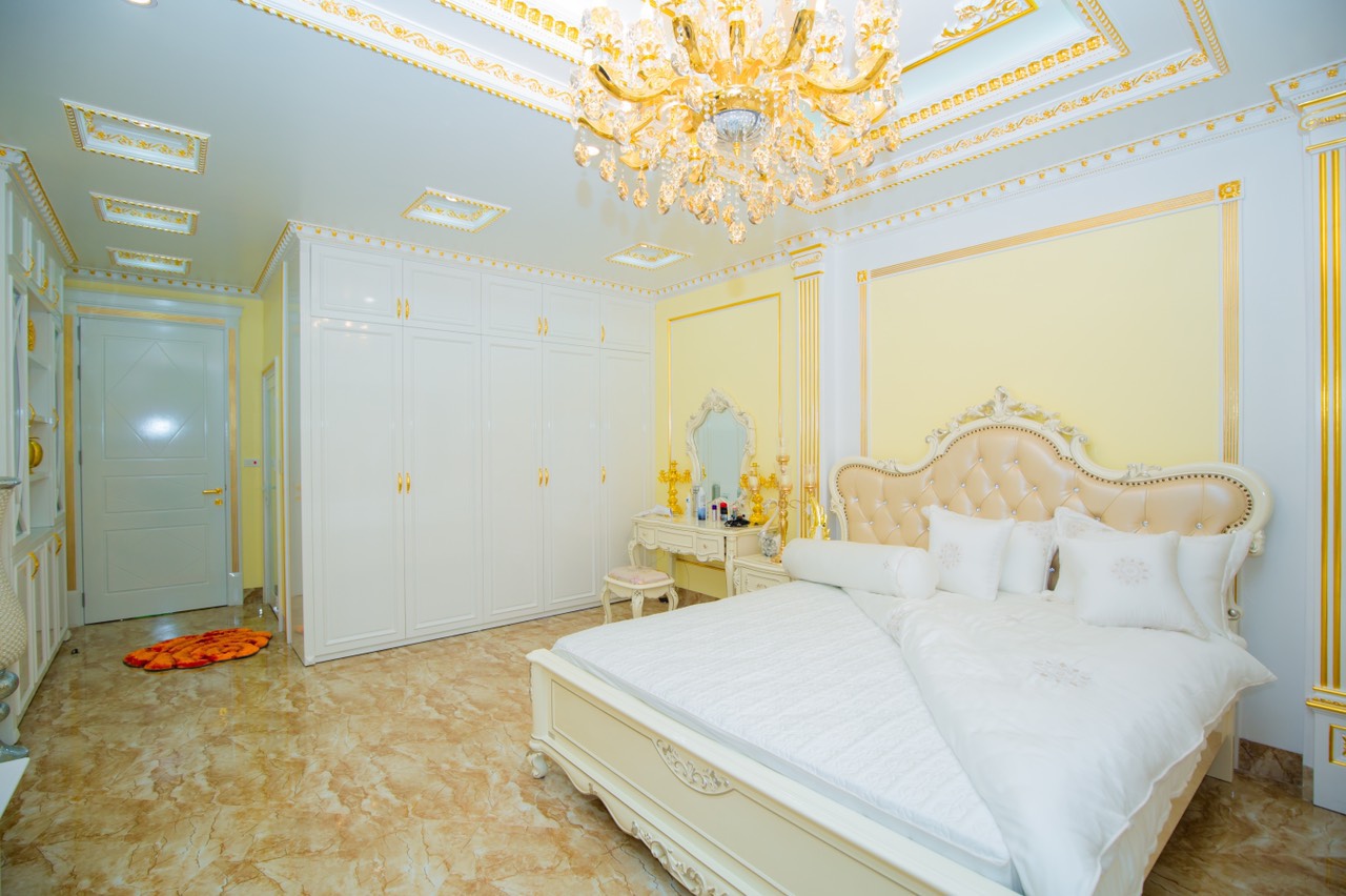 phòng ngủ phong cách tân cổ điển, nội thất dát vàng