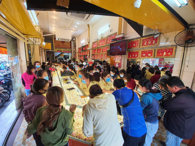 Tranh mua vàng.