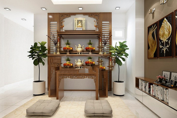 Dọn nhà đón Tết với phòng thờ nhỏ gọn, sử dụng nội thất gỗ chạm khắc tinh xảo, cây xanh trang trí