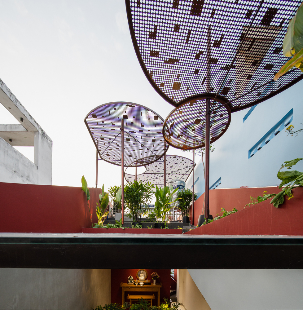 s&acirc;n vườn tr&ecirc;n s&acirc;n thượng