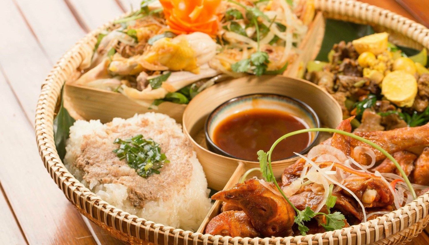món gà lên mâm tại Ân Nam Quán 