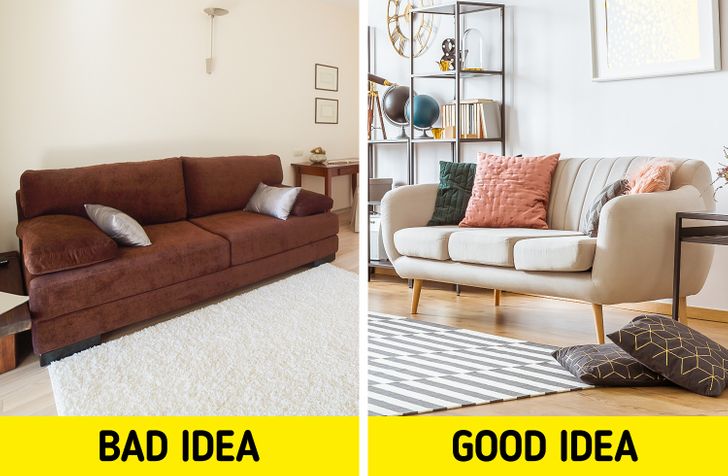 hình ảnh cận cảnh ghế sofa màu nâu không chân và ghế sofa màu sáng trắng có chân cao thoáng
