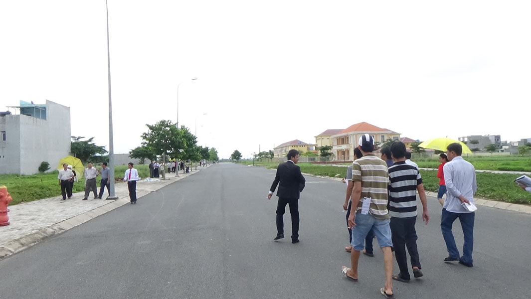 Nh&agrave; đầu tư đếm xem dự &aacute;n bất động sản tại Long An