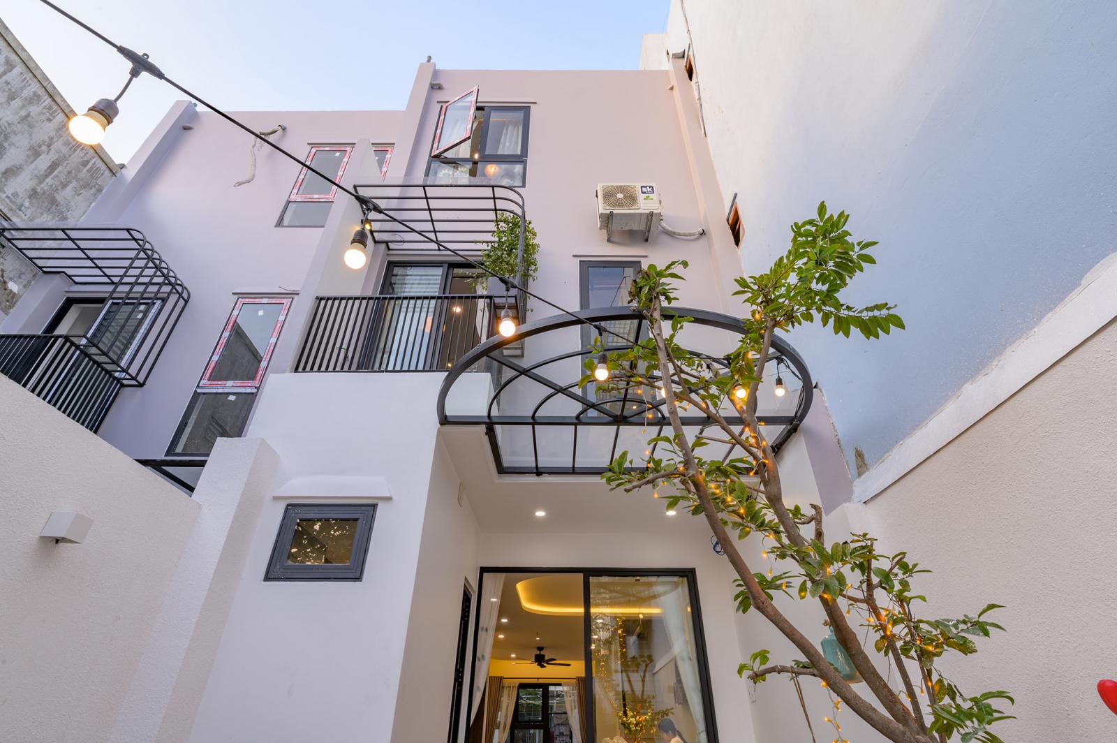 Thiết kế mặt sau nh&agrave;