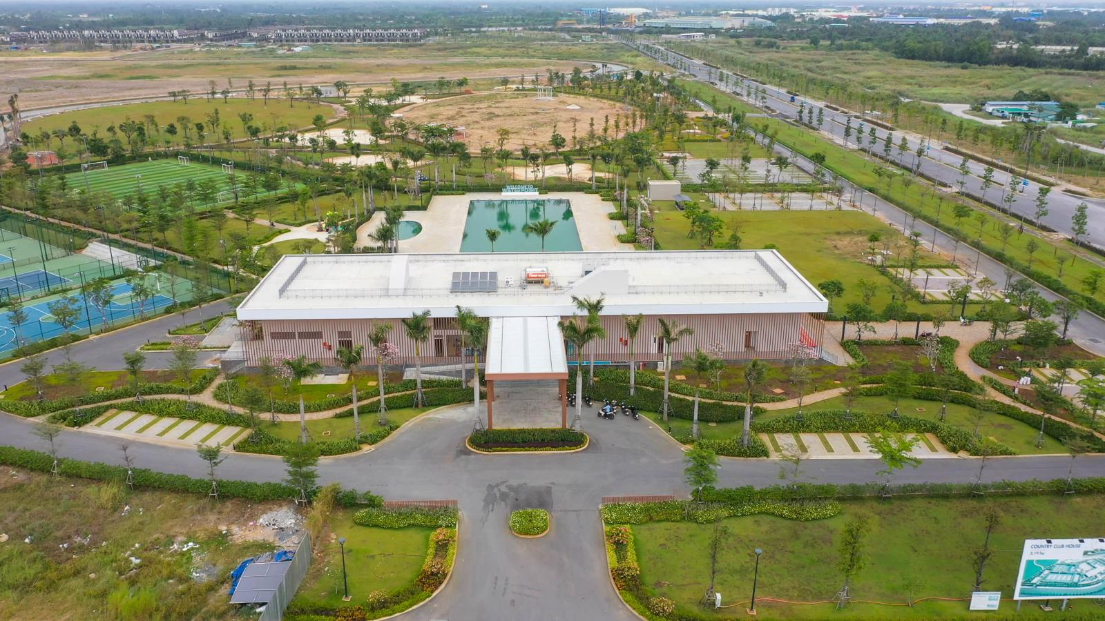 Nh&agrave; đất Long An