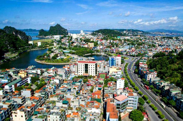hình ảnh một góc TP. Hạ Long nhìn từ trên cao, nơi đang có hiện tượng sốt đất ảo