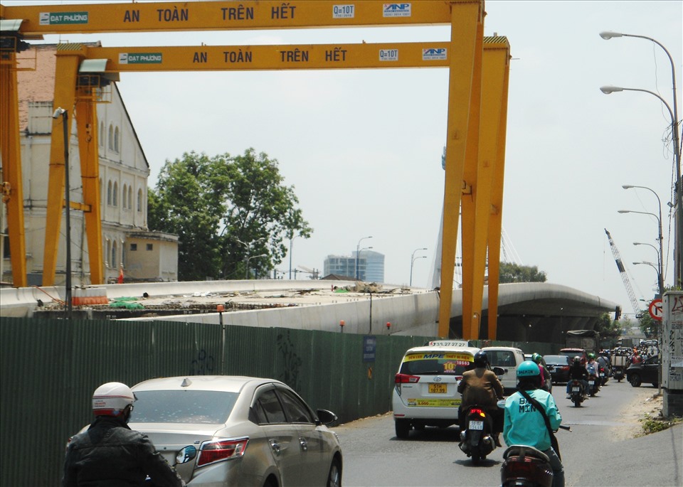 cầu thủ thiêm 2 phía quận 1